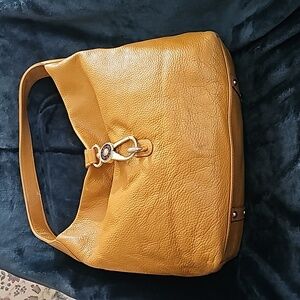 Dooney and Bourke TAN EUC pebble leather shoulder bag and key holder set